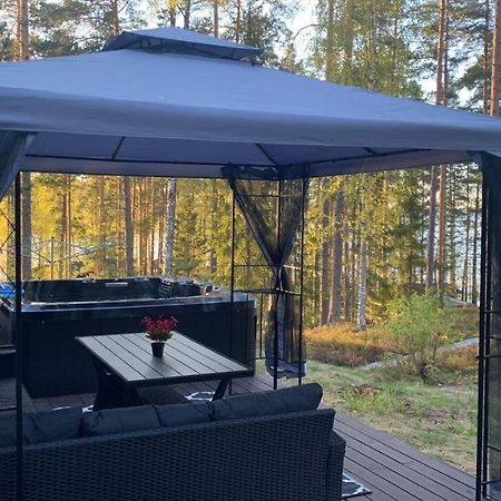 Elegant Villa On The Shore Of Lake Saimaa ลาเปเอรันตา ภายนอก รูปภาพ
